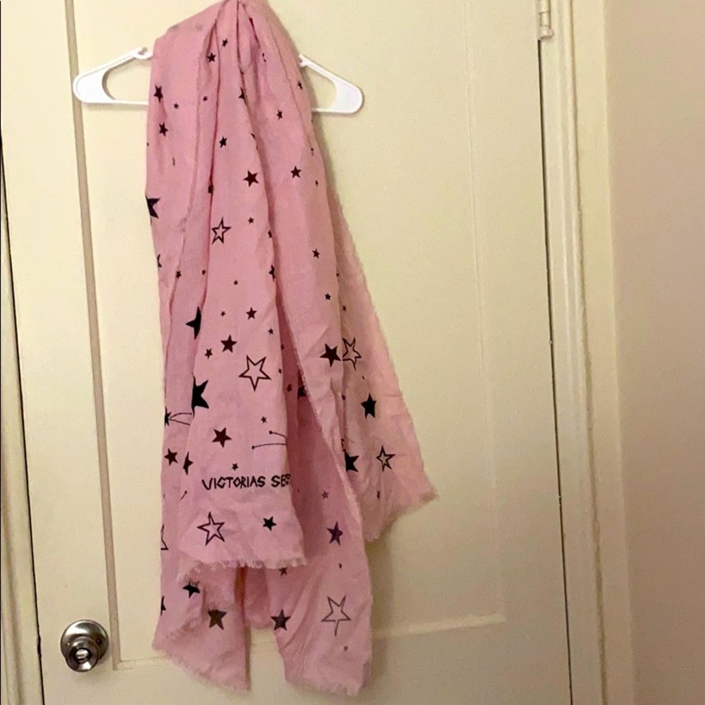 NWOT Victoria’s Secret pink scarf 🧣